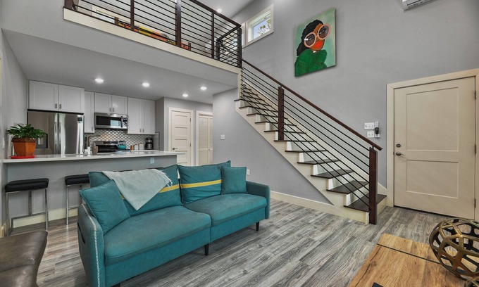 Galveston Cottage | The Carriage House- Close to the Beach! Garage Parking!