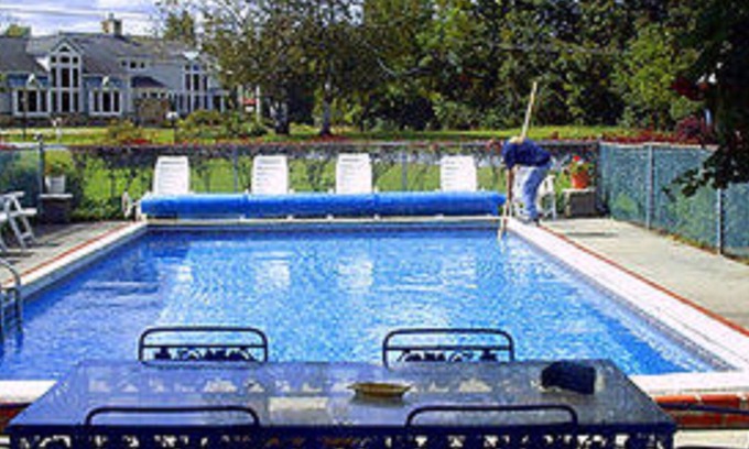 Manchester Center Hotel | The Chalet Motel, A Travelodge by Wyndham