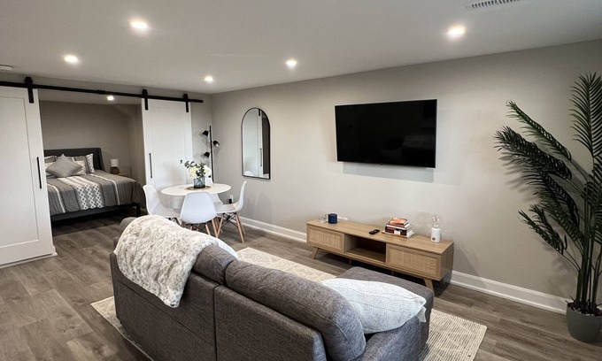 Barrie Apartment | The Chieftain Suite