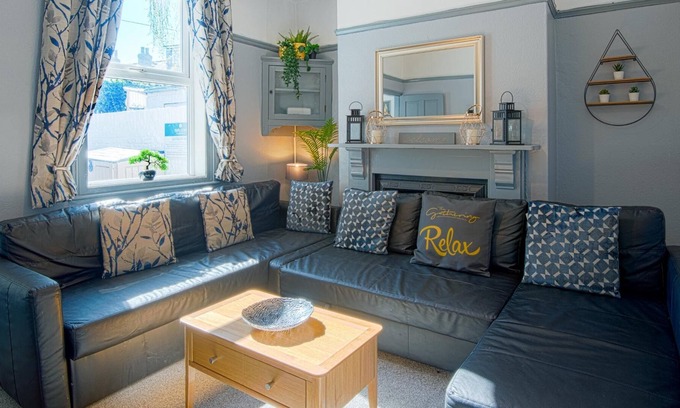 York Apartment | The Clifford Gathering - Sleeps Up To 10