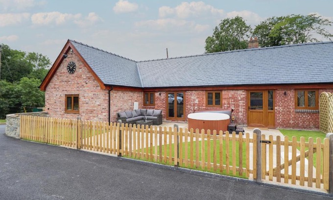 Montgomery House | The Clockhouse