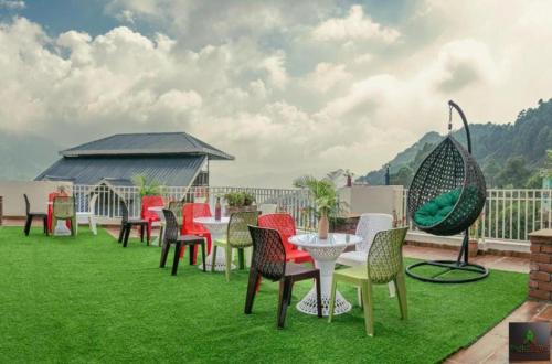 Dharampur Apartment | The Cloudberry Kasauli I Guaranteed Best Price I Serviced Villa I Open Air Rooftop I Couple Friendly I Pvt Balcony I Kasauli By ExoticStays