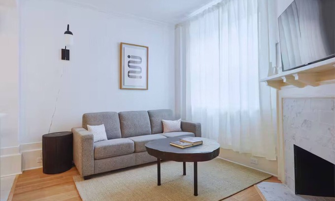 Downtown Montreal Apartment | The Copenhagen - 3 bedrooms, 1.5 baths Apartment in Downtown Montreal + Parking