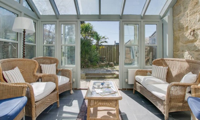 West Bay House | The Counting House in the beautiful West Bay
