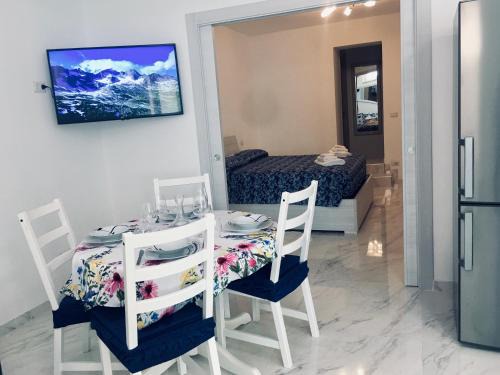 Formia House | The Cove 1.3km from beach