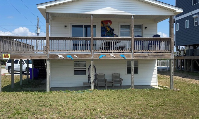 North Topsail Beach Cottage | The cozy Light House Cottage is ocean front with 2 bedrooms - sleeps 6 - 2 baths