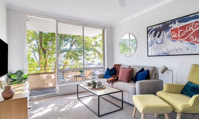 Crows Nest Apartment | 'The Crows Nest' - Stylish & Chic, North Sydney