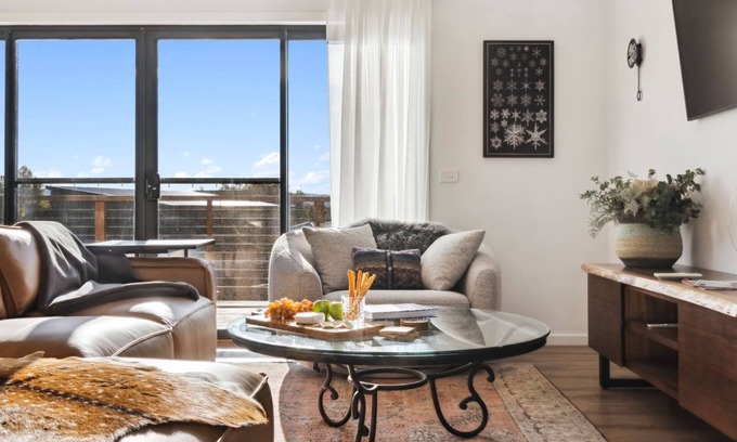 Jindabyne Apartment | The Crystal Palace 2, pet friendly 2 bedroom apartment