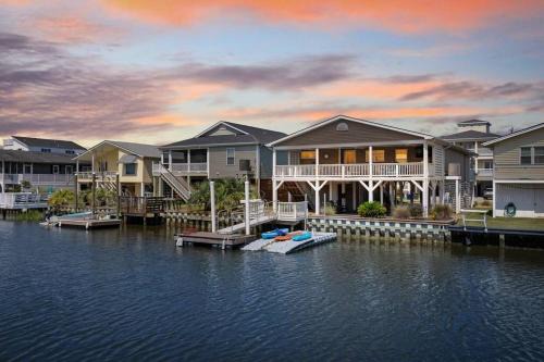 North Myrtle Beach House | The Dock House-Private Dock-Two Blocks to Beach