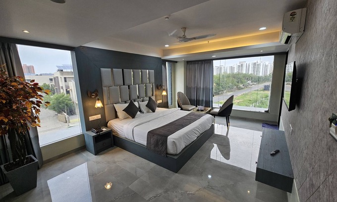 Gandhinagar Hotel | THE EIFFEL HOTEL & BANQUET