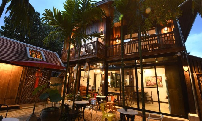 Old City Hotel | The Eight Ratvithi House