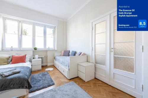Lodz Apartment | The Essence Of Łodz &Large Stylish Apartment