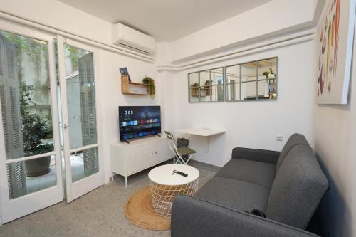 Pangrati Apartment | The Extravagant studio in Pagkrati, Near Stadium