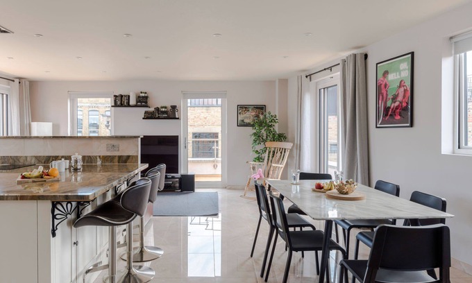 Clerkenwell Apartment | The Eyre Suite Penthouse - Farringdon - by Frankie