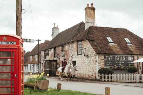 Brabourne Hotel | The Five Bells Inn