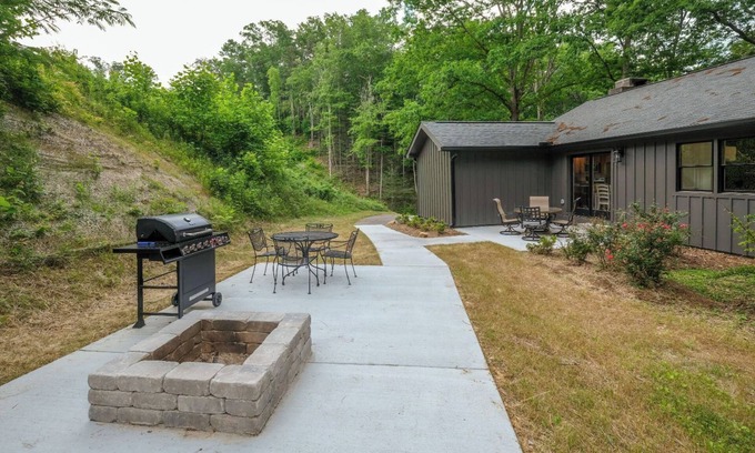 Gatlinburg Cabin | The Glades Escape - Ask About Free Attraction Tickets!
