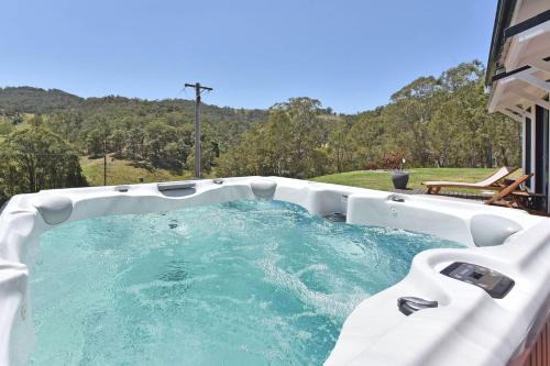 Mount View House | The Glass Ceiling 360 degree Mount View Hideaway