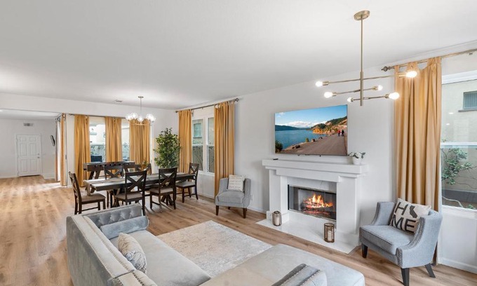 Huntington Beach House | The Goldenwest Ocean view home w jacuzzi AC Bikes newly remodeled