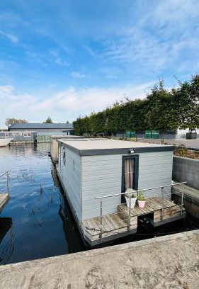 Zwartsluis Apartment | The Grey Pearl Houseboat
