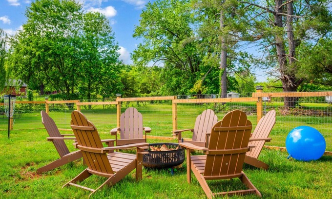 Big Island House | The Groovy Getaway close to James River - Trails
