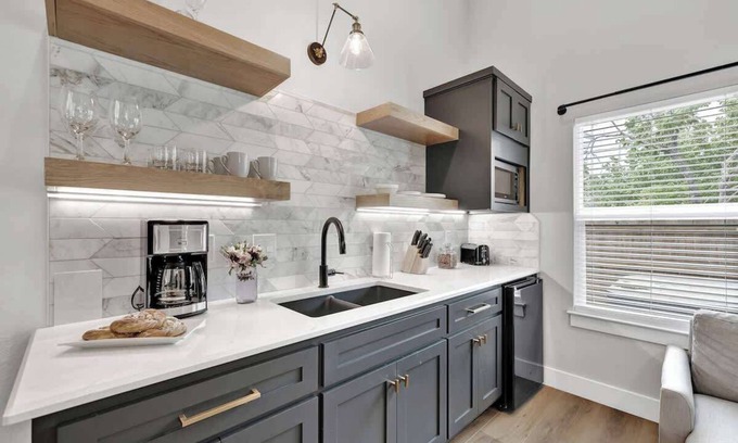 Fredericksburg Cottage | The Grove E With Hot Tub & King Bed - 2 Blks to Main