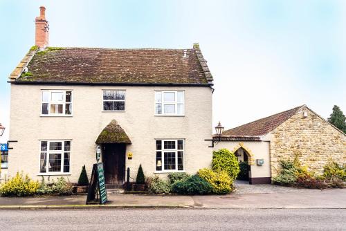 Mudford Hotel | The Half Moon Inn and Country lodge