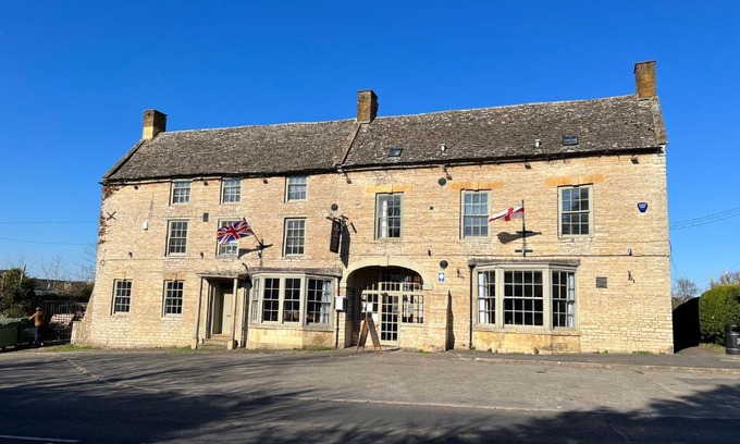 Halford Hotel | The Halford Bridge Inn