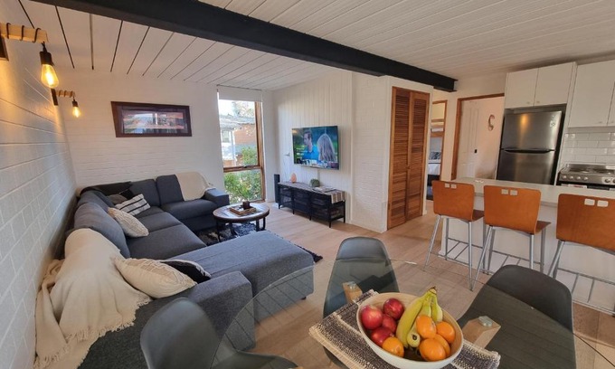 Jindabyne Apartment | The Hideaway - Lake Views I Ski & Bike Storage I Central Jindabyne I Free WiFi I BBQ I Parking