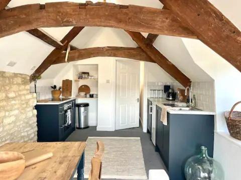 Cirencester Apartment | The Hopps - New, Stylish Loft