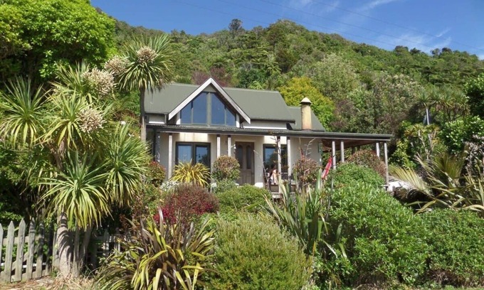 Collingwood House | The Hub Summary: Kiwi