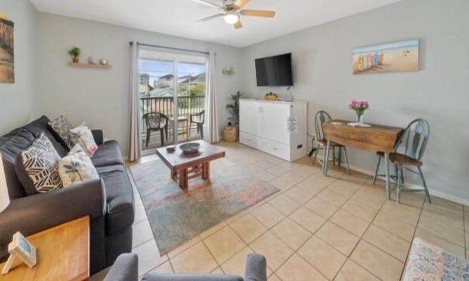 Carolina Beach Condo | The Island Gem 1 Bedroom Condo by Redawning