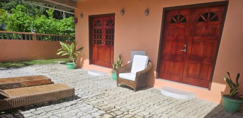 Soufriere House | The Jungle Escape Apartment 02