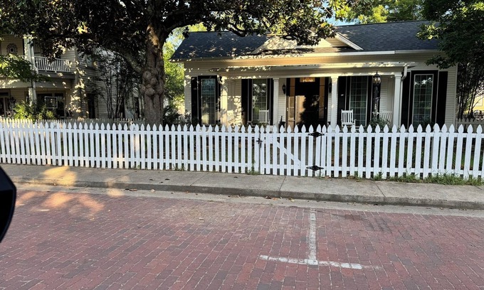 Jefferson House | "The Koop" A jewel in JeffersonnSide B