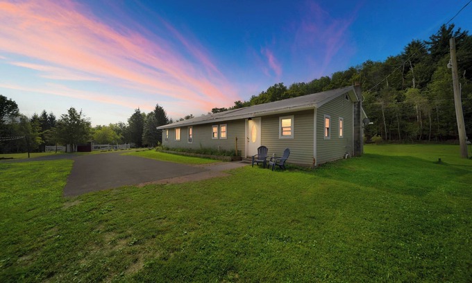 Liberty House | The Lake House - Pool, Hot Tub, Sauna