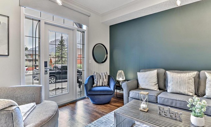 Canmore House | The Lambeth by Samsara Resort Private Entry Panorama Top View 2BR and 2BTH