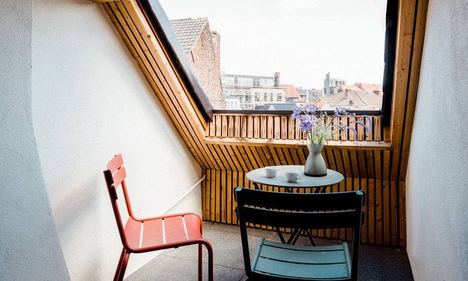 Ghent Hotel | The Librarian