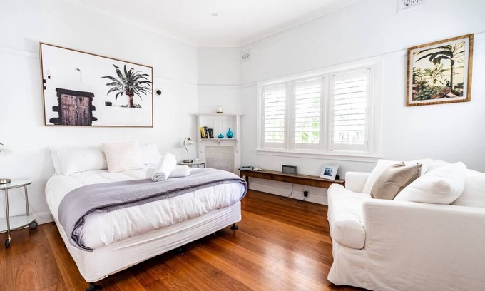 Manly Apartment | The Little Palm Prime Locale between Beach and Wharf