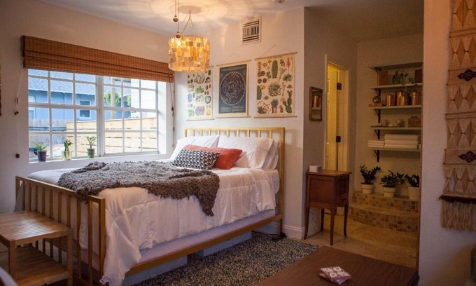 Tampa Heights Apartment | The Little Pink Guest Suite