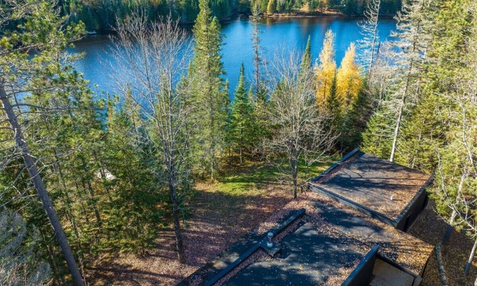 Saint-Alphonse-Rodriguez Apartment | The LoveShack |Hot Tub | Front Lake