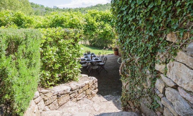 Pieve a Presciano Apartment | THE LOGGES On the road of dreams Yellow