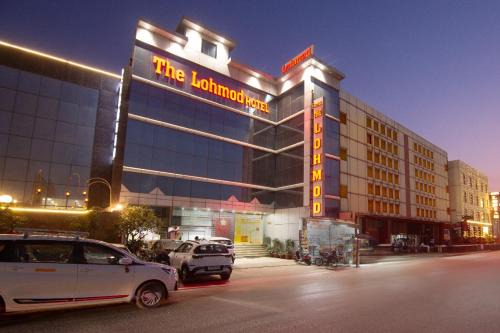 Mahipalpur Hotel | The Lohmod Airport - a Luxury Hotel on Main Highway NH-8, Adjacent to Aerocity, Delhi Airport
