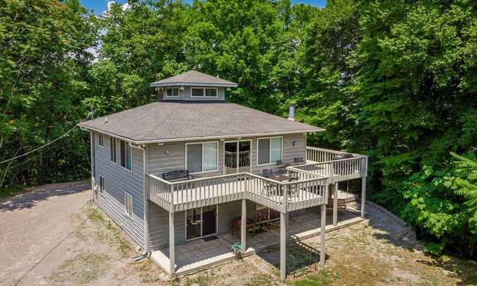 Smithville Ski Chalet | The Lookout (Dog-Friendly)