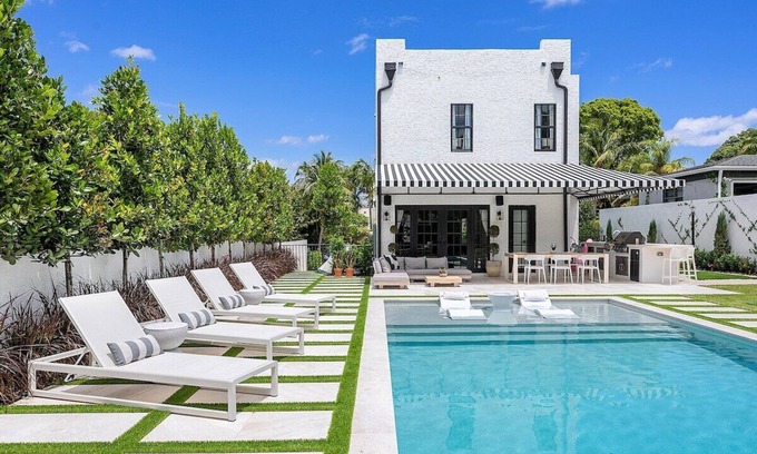 Flamingo Parks House | The Lotus House · The Lotus House | Palm Beach Luxury Resort Living