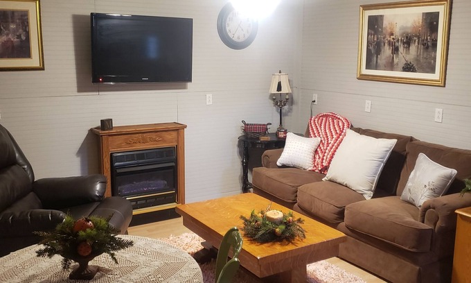 Nelsonville Apartment | The MacKenzie Studio Apartment