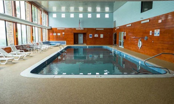 West Yarmouth Hotel | The Mariner Resort