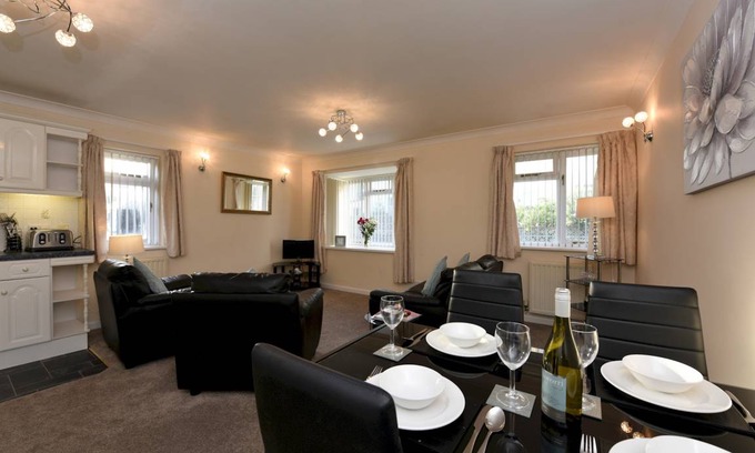 Dartmouth Apartment | The Mews - Two Bedroom Apartment, Sleeps 6