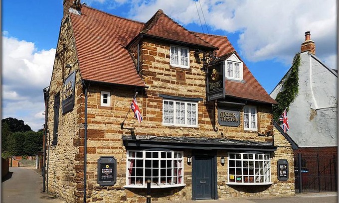 Towcester Hotel | The Monk & Tipster