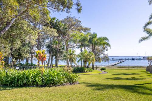 Soldiers Point House | The Moorings 22, 4 Cromarty Rd - stunning townhouse with water views