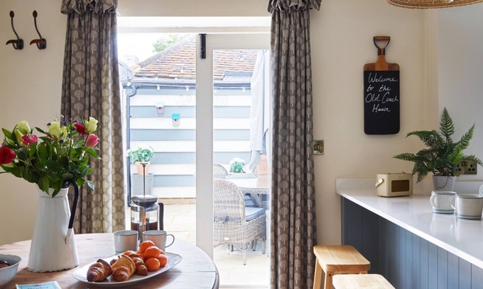 Henley-on-Thames House | The Old Coach House - From 500 Per Night