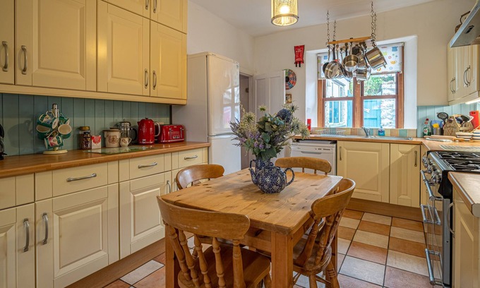 Grange-over-Sands Cottage | The Old Post Office - Large 6-bedroom property, ideal for families & dog-friendly.
